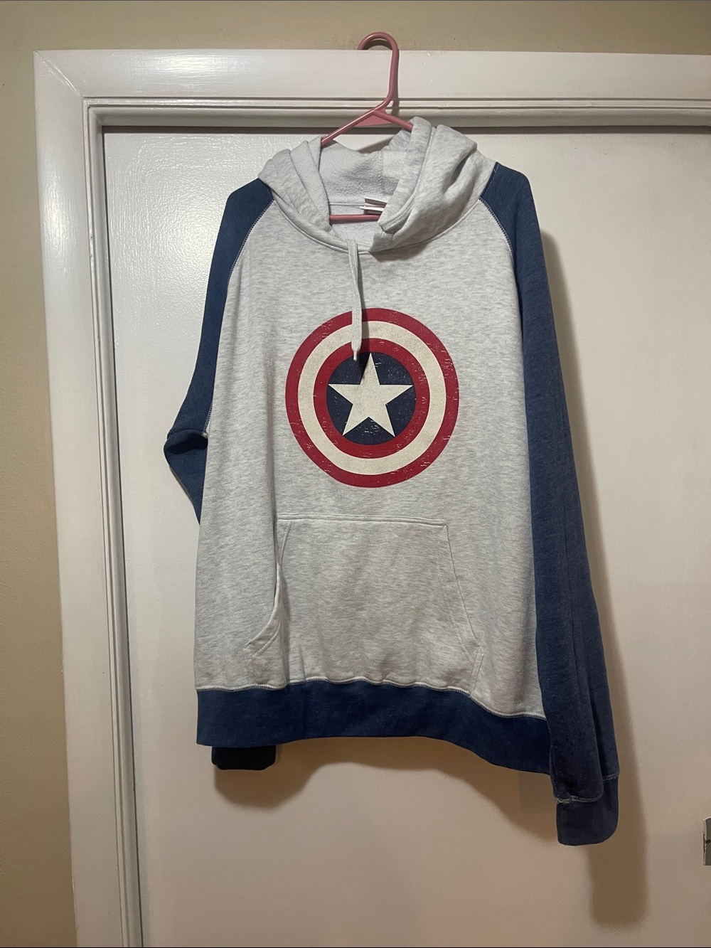 Universal Gray and Blue Captain
America Shield Crewneck Hoodie - Men xxl
